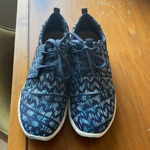 TOMS Tennis Shoes